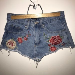 Forever 21 • Flower embroidered Shorty shorts